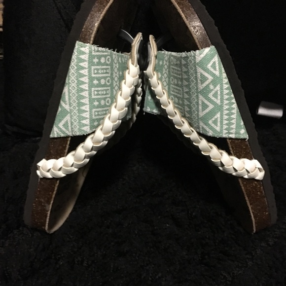 NWOT Muk Luk Blue Slip On Sandals - Picture 2 of 6